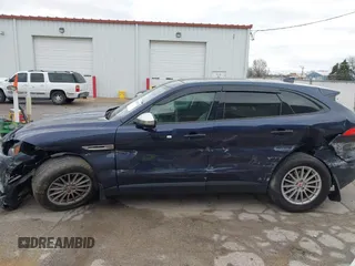 2017 Jaguar F-Pace 35t z VIN SADCS2BV5HA068252, wystawiony jako IAAI lot #42035878 z przebiegiem 74 046 mil mil oraz . Historia ofert i sprzedaży dostępna na DreamBid. Obrazek 14.