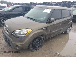 2013 Kia Soul with VIN KNDJT2A51D7506841, listed as a IAAI auction lot 41757317 with 171,439 mi miles. Bid and sale history available at carsss.com. Image 2.