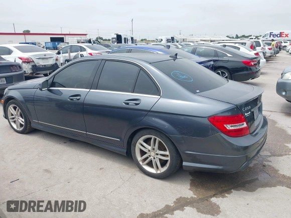 2014 Mercedes-Benz C 250 Sport z VIN WDDGF4HB5EA964773, wystawiony jako IAAI lot #42416375 z przebiegiem 113 333 mil mil oraz . Historia ofert i sprzedaży dostępna na DreamBid. Obrazek 14.
