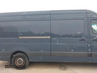 2019 Mercedes-Benz Sprinter Cargo z VIN WD4PF1CD9KP127024, wystawiony jako IAAI lot #40745606 z przebiegiem 127 630 mil mil oraz . Historia ofert i sprzedaży dostępna na DreamBid. Obrazek 13.