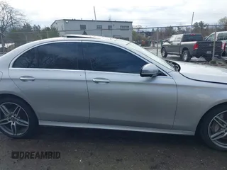 2020 Mercedes-Benz E 350 с VIN WDDZF8EB2LA713761, выставлен на аукционе IAAI как лот 41854999 с пробегом 74 603 миль миль и . История ставок и продаж доступна на DreamBid. Изображение 13.