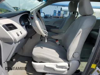 2012 Toyota Sienna с VIN 5TDZK3DCXCS198708, выставлен на аукционе Copart как лот 62806745 с пробегом 172 460 миль миль и Списание • Salvage title. История ставок и продаж доступна на DreamBid. Изображение 7.