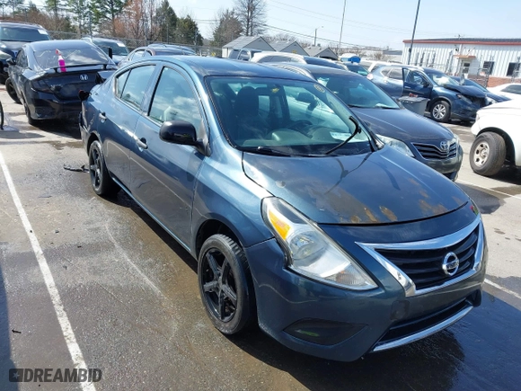 2015 Nissan Versa SV with VIN 3N1CN7AP2FL928118, listed as a IAAI auction lot 41724808 with 173,808 mi miles. Bid and sale history available at carsss.com. Image 1.