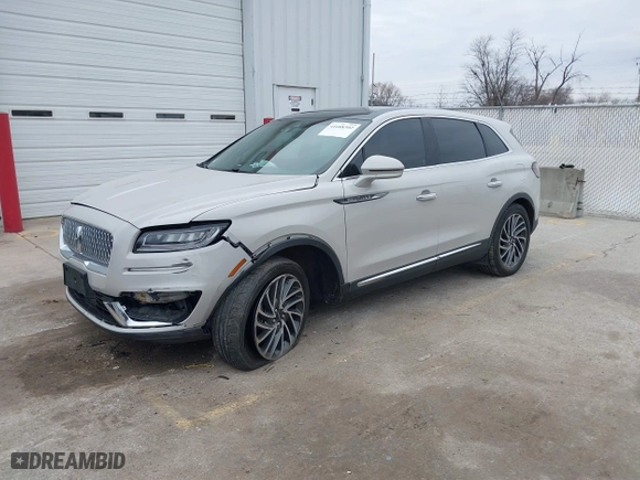 2019 Lincoln Nautilus Reserve with VIN 2LMPJ8LP3KBL17646, listed as a IAAI auction lot 41688302 with 92,208 mi miles. Bid and sale history available at carsss.com. Image 18.
