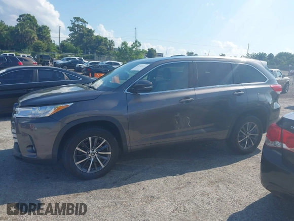 2017 Toyota Highlander XLE with VIN 5TDKZRFH6HS205427, listed as a IAAI auction lot 42581825 with Not provided miles and . Bid and sale history available at DreamBid. Image 15.
