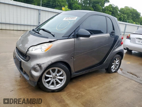 2009 Smart fortwo Pure z VIN WMEEJ31X49K233947, wystawiony jako Copart lot #60535065 z przebiegiem 48 669 mil mil oraz Czysty tytuł • Clean title. Historia ofert i sprzedaży dostępna na DreamBid. Obrazek 1.