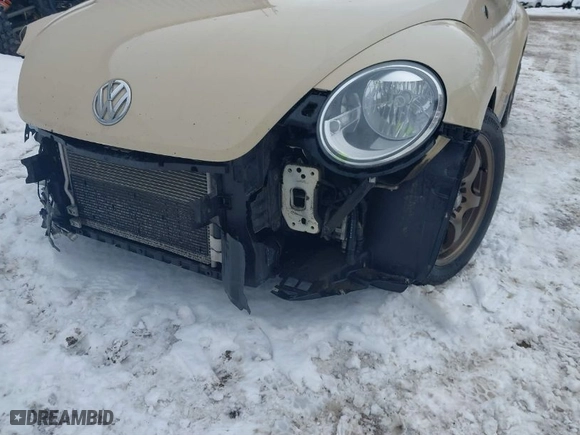 2019 Volkswagen Beetle S with VIN 3VWFD7AT1KM703684, listed as a IAAI auction lot 41571691 with 111,180 mi miles. Bid and sale history available at carsss.com. Image 6.