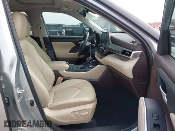 2022 Toyota Highlander XLE z VIN 5TDGZRAH8NS090208, wystawiony jako IAAI lot #41711763 z przebiegiem 64 843 mil mil oraz . Historia ofert i sprzedaży dostępna na DreamBid. Obrazek 5.