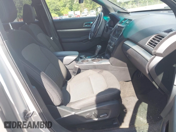 2018 Ford Explorer XLT z VIN 1FM5K8D81JGA36587, wystawiony jako IAAI lot #42534483 z przebiegiem 132 667 mil mil oraz . Historia ofert i sprzedaży dostępna na DreamBid. Obrazek 5.