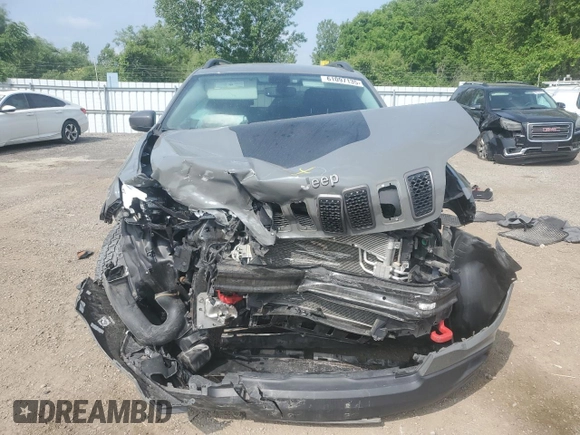 2019 Jeep Cherokee Trailhawk with VIN 1C4PJMBX6KD425554, listed as a Copart auction lot 61097135 with 97,452 mi miles and Salvage title. Bid and sale history available at DreamBid. Image 5.