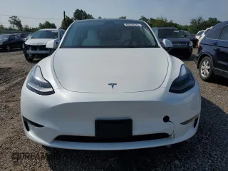 2024 Tesla Model Y Long Range with VIN 7SAYGDEE3RA300642, listed as a Copart auction lot 60530375 with 8,361 mi miles and Salvage title. Bid and sale history available at DreamBid. Image 5.