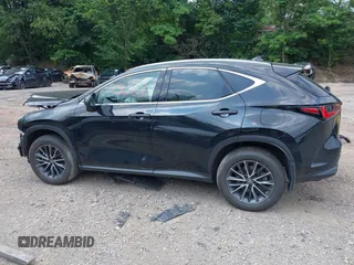 2023 Lexus NX 350h Premium z VIN 2T2GKCEZXPC012895, wystawiony jako IAAI lot #42690037 z przebiegiem 31 197 mil mil oraz . Historia ofert i sprzedaży dostępna na DreamBid. Obrazek 15.