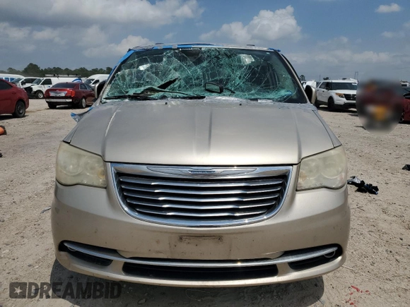 2014 Chrysler Town & Country Touring with VIN 2C4RC1BG3ER293274, listed as a Copart auction lot 55313475 with 228,071 mi miles and Salvage Title. Bid and sale history available at carsss.com. Image 5.