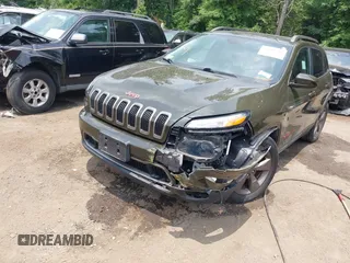 2016 Jeep Cherokee Latitude z VIN 1C4PJMCS3GW326575, wystawiony jako IAAI lot #42502217 z przebiegiem 76 805 mil mil oraz . Historia ofert i sprzedaży dostępna na DreamBid. Obrazek 6.