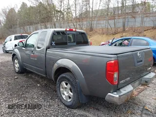 2008 Nissan Frontier SE z VIN 1N6AD06W78C438364, wystawiony jako IAAI lot #42093527 z przebiegiem 79 828 mil mil oraz . Historia ofert i sprzedaży dostępna na DreamBid. Obrazek 3.