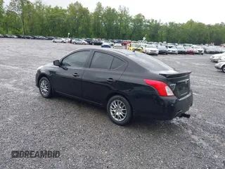 2017 Nissan Versa SV z VIN 3N1CN7AP2HL885581, wystawiony jako IAAI lot #42235494 z przebiegiem 129 189 mil mil oraz . Historia ofert i sprzedaży dostępna na DreamBid. Obrazek 3.