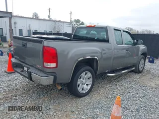 2008 GMC Sierra 1500 Work Truck z VIN 1GTEC19X08Z301295, wystawiony jako IAAI lot #41810350 z przebiegiem 266 306 mil mil oraz . Historia ofert i sprzedaży dostępna na DreamBid. Obrazek 4.