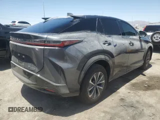 2023 Lexus RZ 450e Premium z VIN JTJAAAAB7PA010338, wystawiony jako Copart lot #59992004 z przebiegiem 10 040 mil mil oraz Szkody całkowita. Historia ofert i sprzedaży dostępna na DreamBid. Obrazek 3.