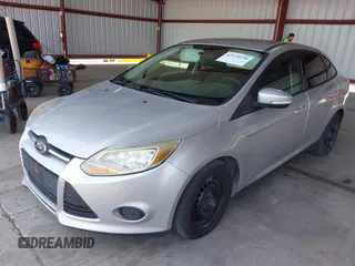 2013 Ford Focus SE with VIN 1FADP3F27DL375465, listed as a IAAI auction lot 42170250 with 123,427 mi miles. Bid and sale history available at carsss.com. Image 2.