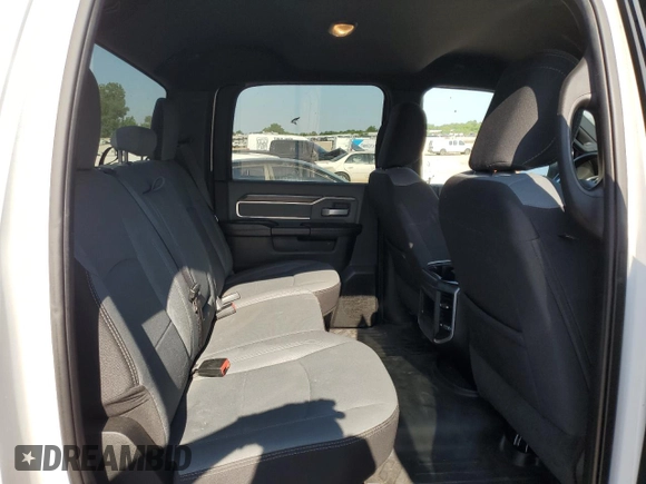 2022 Ram 2500 Big Horn z VIN 3C6UR5DL3NG322697, wystawiony jako Copart lot #55618875 z przebiegiem 132 590 mil mil oraz Czysty tytuł • Clean title. Historia ofert i sprzedaży dostępna na DreamBid. Obrazek 10.