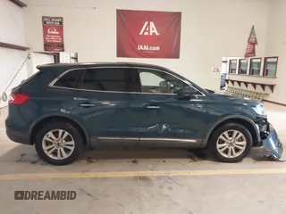 2016 Lincoln MKX Premiere z VIN 2LMTJ8JR7GBL40163, wystawiony jako IAAI lot #42231884 z przebiegiem 143 870 mil mil oraz . Historia ofert i sprzedaży dostępna na DreamBid. Obrazek 13.