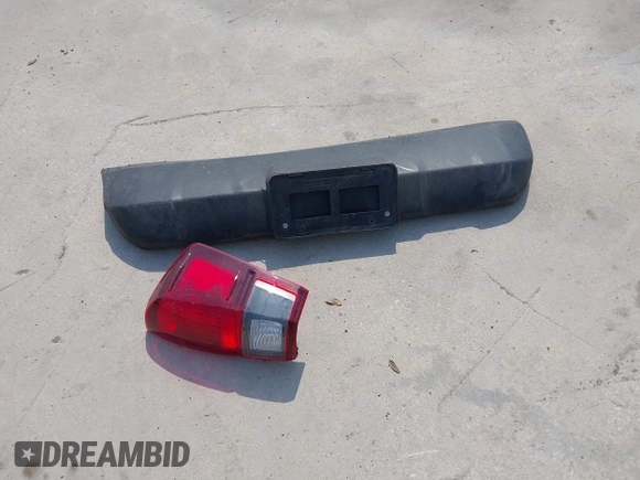 2021 Toyota Tacoma SR z VIN 5TFAX5GN8MX192277, wystawiony jako IAAI lot #42277081 z przebiegiem 66 322 mil mil oraz . Historia ofert i sprzedaży dostępna na DreamBid. Obrazek 12.