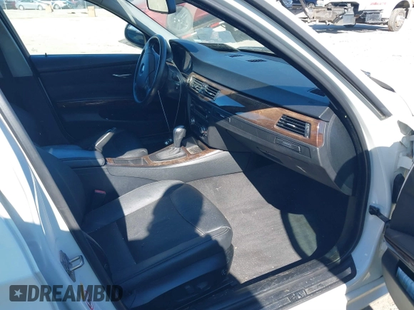2009 BMW 3 Series 328i with VIN WBAPH575X9NM34039, listed as a IAAI auction lot 41853599 with 171,301 mi miles and . Bid and sale history available at DreamBid. Image 5.