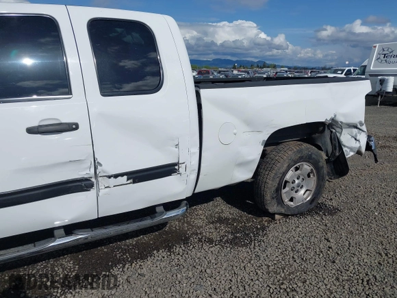2013 Chevrolet Silverado 1500 LT with VIN 1GCRKSE72DZ375571, listed as a IAAI auction lot 41935839 with 81,696 mi miles and . Bid and sale history available at DreamBid. Image 6.