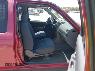2002 Nissan Frontier XE z VIN 1N6DD26S62C316477, wystawiony jako IAAI lot #42835435 z przebiegiem 242 009 mil mil oraz . Historia ofert i sprzedaży dostępna na DreamBid. Obrazek 5.