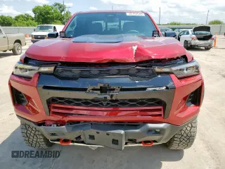 2024 Chevrolet Colorado 4WD ZR2 z VIN 1GCPTFEK5R1275826, wystawiony jako Copart lot #58793545 z przebiegiem 6 359 mil mil oraz Szkoda całkowita • Salvage title. Historia ofert i sprzedaży dostępna na DreamBid. Obrazek 5.