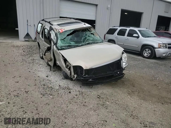 2009 GMC Yukon SLT 4SA z VIN 1GKEC333X9R244790, wystawiony jako Copart lot #86259474 z przebiegiem Nie podano mil oraz Szkoda całkowita • Salvage title. Historia ofert i sprzedaży dostępna na DreamBid. Obrazek 12.