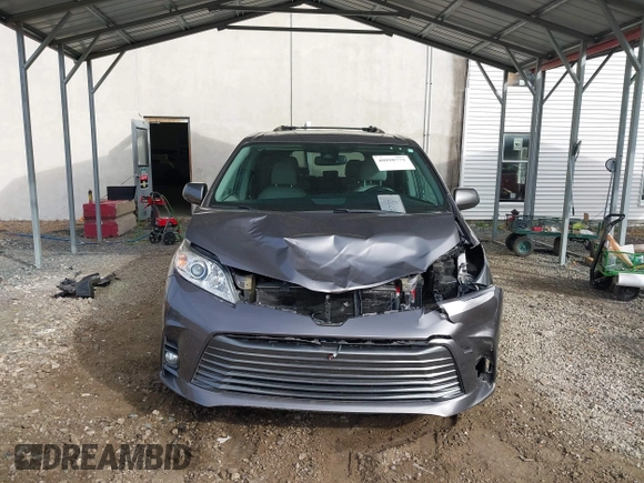 2018 Toyota Sienna XLE with VIN 5TDDZ3DC8JS207490, listed as a IAAI auction lot 40890775 with 97,260 mi miles. Bid and sale history available at carsss.com. Image 13.