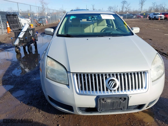 2008 Mercury Milan with VIN 3MEHM07Z58R638718, listed as a IAAI auction lot 41536905 with 70,729 mi miles. Bid and sale history available at carsss.com. Image 12.