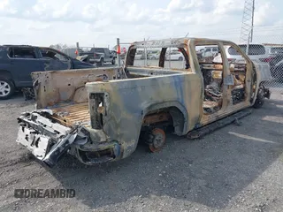 2020 GMC Sierra 1500 SLT z VIN 3GTU9DET0LG283033, wystawiony jako IAAI lot #41887798 z przebiegiem Nie podano mil oraz . Historia ofert i sprzedaży dostępna na DreamBid. Obrazek 4.