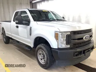 2019 Ford F-250 XL z VIN 1FT7X2B63KEC14817, wystawiony jako IAAI lot #42639323 z przebiegiem 173 427 mil mil oraz . Historia ofert i sprzedaży dostępna na DreamBid. Obrazek 5.