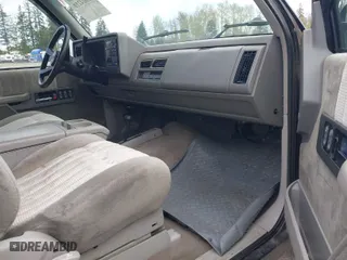 1994 Chevrolet C/K 1500 with VIN 2GCEK19K6R1248507, listed as a IAAI auction lot 42004210 with 205,273 mi miles. Bid and sale history available at carsss.com. Image 5.