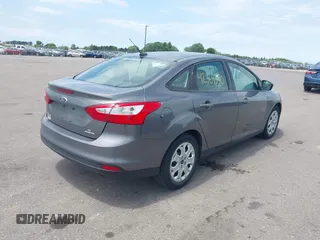 2012 Ford Focus SE z VIN 1FAHP3F21CL463413, wystawiony jako IAAI lot #42564350 z przebiegiem 115 849 mil mil oraz . Historia ofert i sprzedaży dostępna na DreamBid. Obrazek 4.