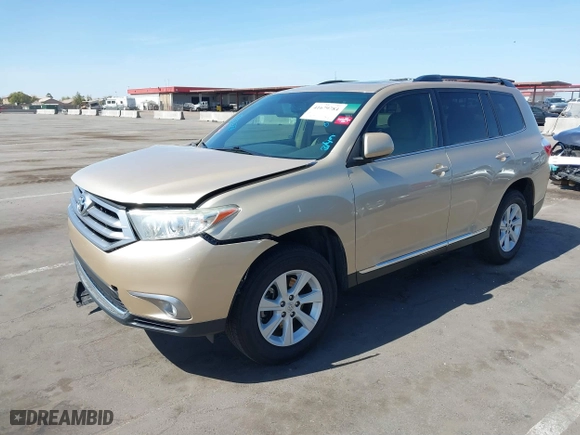 2013 Toyota Highlander with VIN 5TDZK3EH0DS107053, listed as a IAAI auction lot 41679784 with 136,100 mi miles. Bid and sale history available at carsss.com. Image 2.