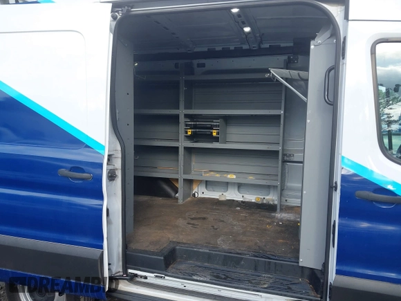 2020 Ford Transit Cargo z VIN 1FTBR1C8XLKB52205, wystawiony jako IAAI lot #42514128 z przebiegiem 103 583 mil mil oraz . Historia ofert i sprzedaży dostępna na DreamBid. Obrazek 8.