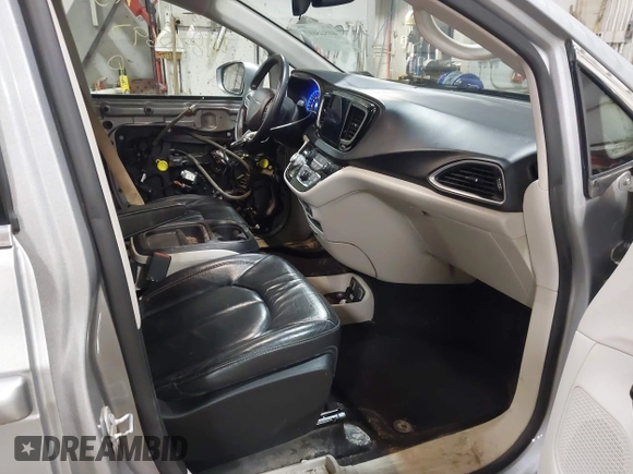 2017 Chrysler Pacifica Touring L with VIN 2C4RC1BG7HR831320, listed as a IAAI auction lot 41805697 with 137,743 mi miles and . Bid and sale history available at DreamBid. Image 5.