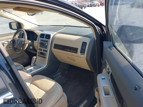 2008 Lincoln MKX with VIN 2LMDU68C48BJ23205, listed as a IAAI auction lot 41684344 with 195,239 mi miles. Bid and sale history available at carsss.com. Image 5.