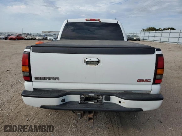 2005 GMC Sierra Denali z VIN 2GTEK63N551215749, wystawiony jako Copart lot #71357594 z przebiegiem 183 483 mil mil oraz Szkody całkowita. Historia ofert i sprzedaży dostępna na DreamBid. Obrazek 6.