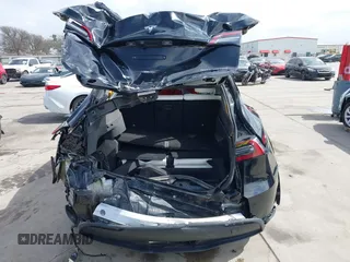 2022 Tesla Model Y Long Range z VIN 7SAYGAEE5NF428327, wystawiony jako IAAI lot #41698750 z przebiegiem 26 846 mil mil oraz . Historia ofert i sprzedaży dostępna na DreamBid. Obrazek 16.