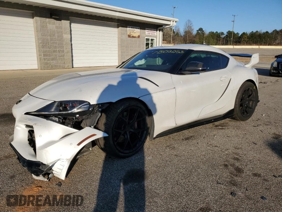 2021 Toyota Supra 3.0 z VIN WZ1DB0C08MW045912, wystawiony jako Copart lot #49248065 z przebiegiem Nie podano mil oraz Nie do naprawy • Non repairable. Historia ofert i sprzedaży dostępna na DreamBid. Obrazek 1.