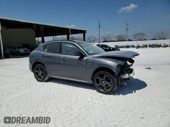 2024 Alfa Romeo Stelvio Ti z VIN ZASPAKBN5R7D80366, wystawiony jako Copart lot #54667015 z przebiegiem 9 254 mil mil oraz Nie do naprawy • Non repairable. Historia ofert i sprzedaży dostępna na DreamBid. Obrazek 14.