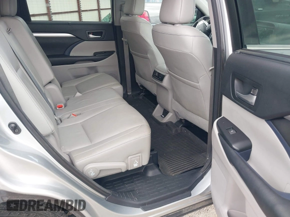 2017 Toyota Highlander XLE z VIN 5TDJZRFH6HS509725, wystawiony jako IAAI lot #42677602 z przebiegiem 120 311 mil mil oraz . Historia ofert i sprzedaży dostępna na DreamBid. Obrazek 8.