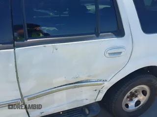 2002 Ford Expedition XLT с VIN 1FMRU15WX2LA92603, выставлен на аукционе IAAI как лот 42223401 с пробегом Не указан миль и . История ставок и продаж доступна на DreamBid. Изображение 6.