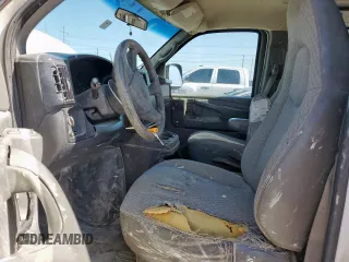 2007 Chevrolet Express Cargo z VIN 1GCFG15X871251452, wystawiony jako Copart lot #60542685 z przebiegiem 278 825 mil mil oraz Szkoda całkowita • Salvage title. Historia ofert i sprzedaży dostępna na DreamBid. Obrazek 7.