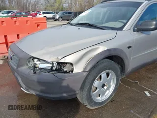 2004 Volvo V70 XC70 with VIN YV1SZ59H441165645, listed as a IAAI auction lot 41889089 with 262,914 mi miles. Bid and sale history available at carsss.com. Image 17.