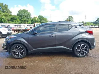 2018 Toyota C-HR XLE z VIN NMTKHMBX5JR045242, wystawiony jako IAAI lot #42209395 z przebiegiem 78 755 mil mil oraz . Historia ofert i sprzedaży dostępna na DreamBid. Obrazek 15.